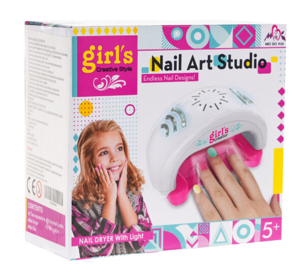 Nail art kit with accessories