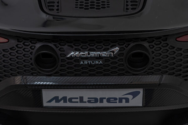 Licencirani auto na akumulator Mclaren Artura 4x4 - crni - Image 11