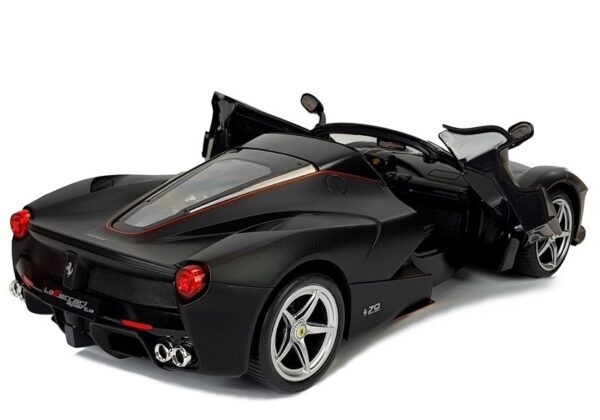 Licencirani auto na daljinsko upravljanje Ferrari Aperta Rastar 1:14 crni - Image 5