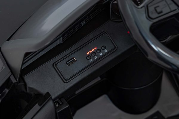 Licencirani auto na akumulator Audi SQ8 - crni - Image 26