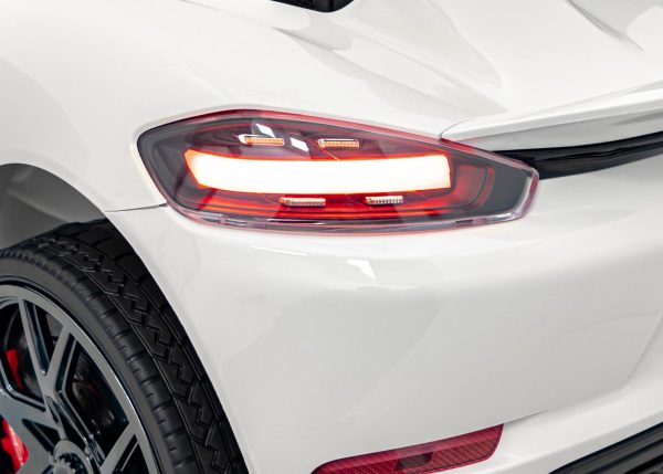 Porsche 718  vehicle White - Image 13