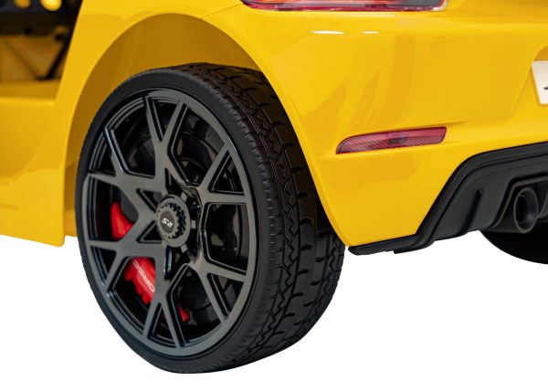 Porsche 718  vehicle Yellow - Image 15